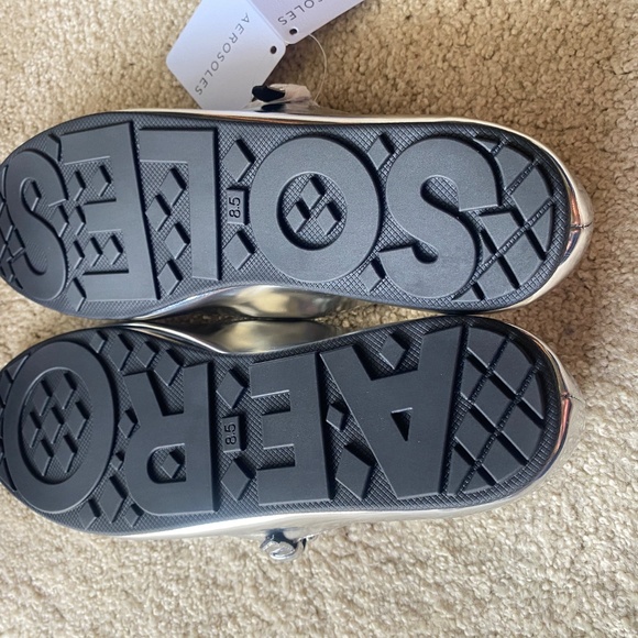 AEROSOLES 'Perry' Size 8.5 Silver Mirror Metallic Mary Jane Flats Shoes - Picture 4 of 9